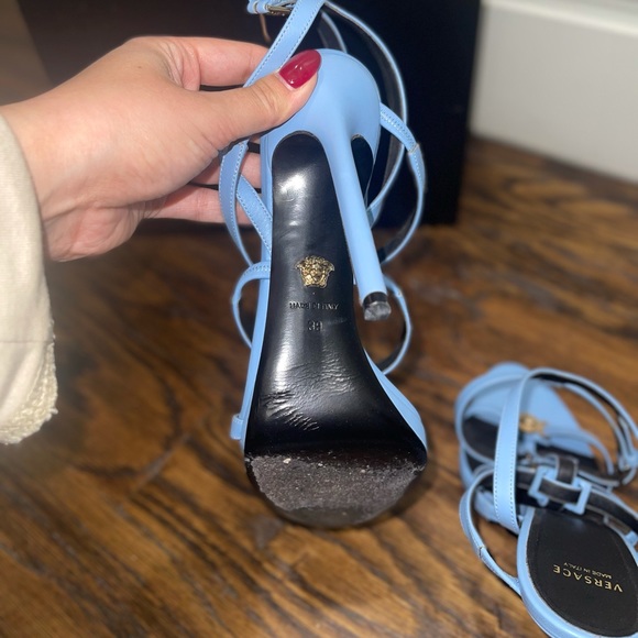 Authentic Versace Medusa gold heeled sandals - Picture 4 of 7